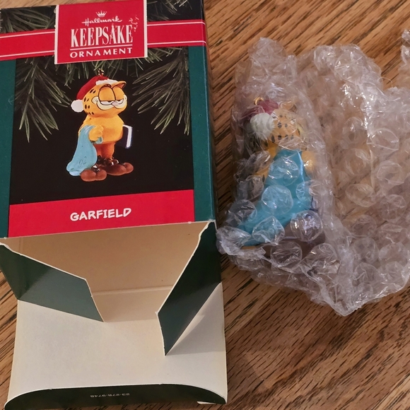 Garfield Hallmark Ornament- Bedtime Story, 1992, NIB - Picture 13 of 13
